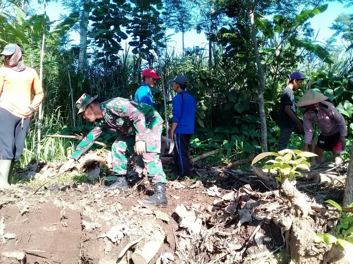 Babinsa Tunjung Ajak Warga Berpartisipasi Tingkatkan Pembangunan