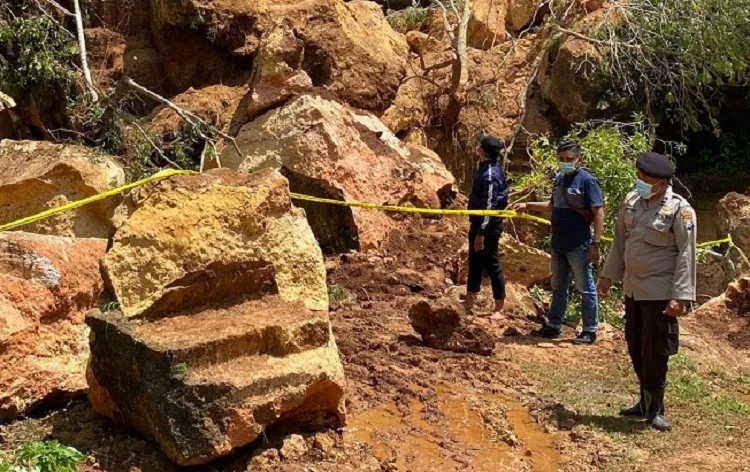 Wisata Bukit Kapur Pelelangan Ditutup Akibat Longsor