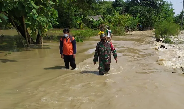 Kali Lamong Kembali Rendam Ratusan Rumah Warga