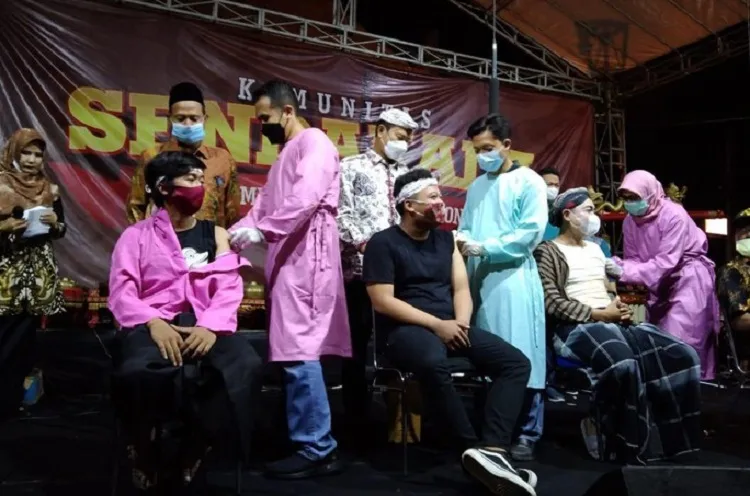 Usai Divaksinasi Covid-19, Ratusan Seniman Lamongan Gelar Seni Ludruk