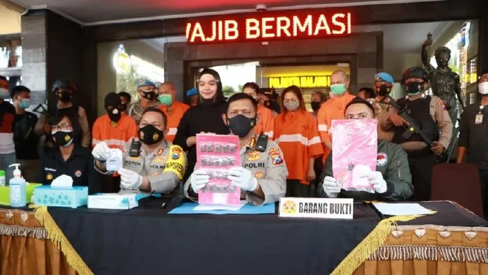 Dikecoh Pelaku Narkoba, Kompol Anria, Dicopot Jabatan Menterengnya