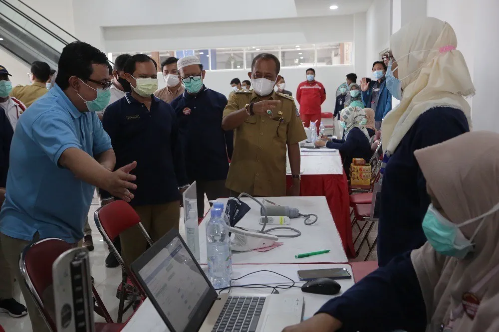 Armudji Tinjau Vaksinasi Covid-19 di RSUD dr Soewandhie