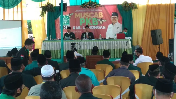 Ghofur-Gus Abid Nahkodai PKB Lamongan
