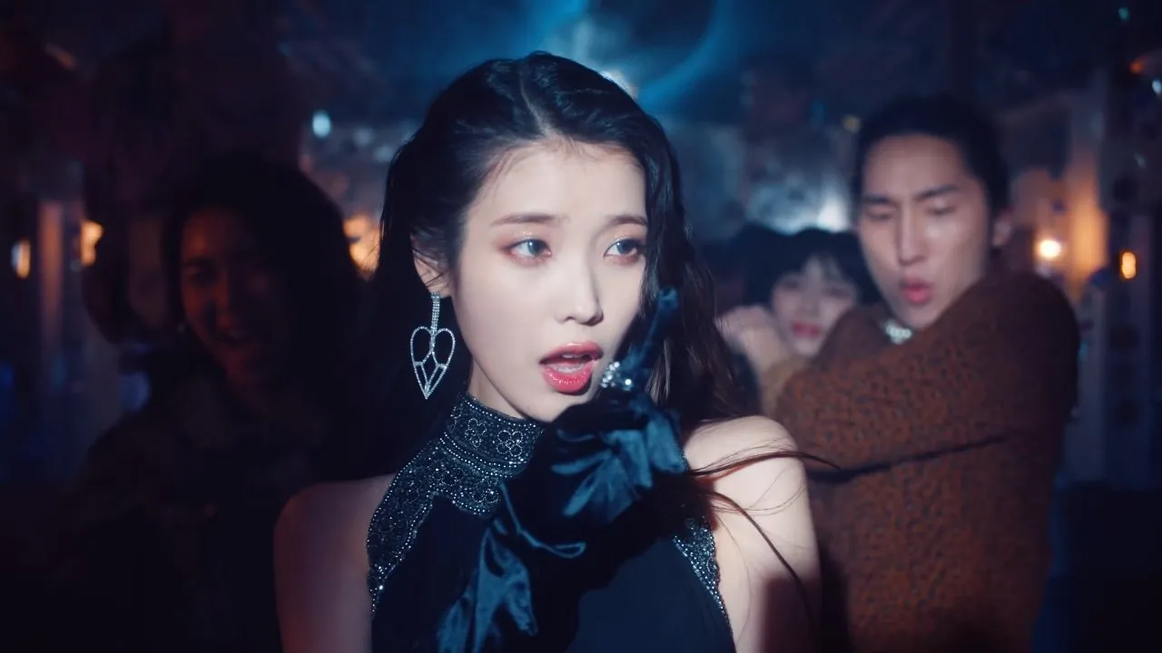 Baca juga : Comeback Album "LILAC, IU Rajai Tangga Lagu Dunia
