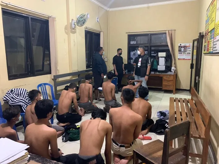 Jarah dan Aniaya Warga, 13 Pesilat Blitar Diamankan