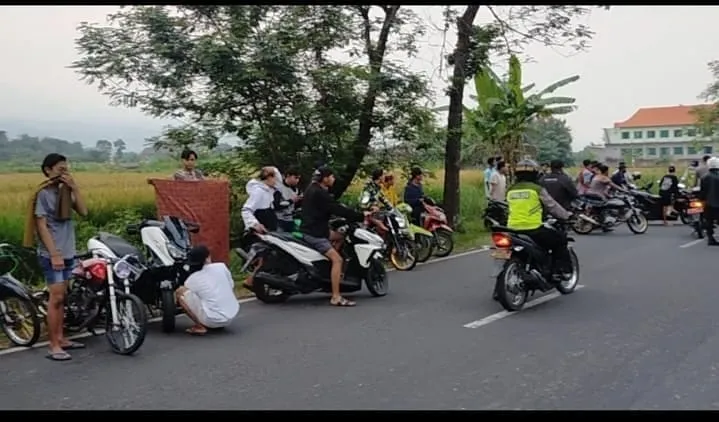 Razia Balap Liar, Polsek Gondang Amankan Puluhan Anak Motor