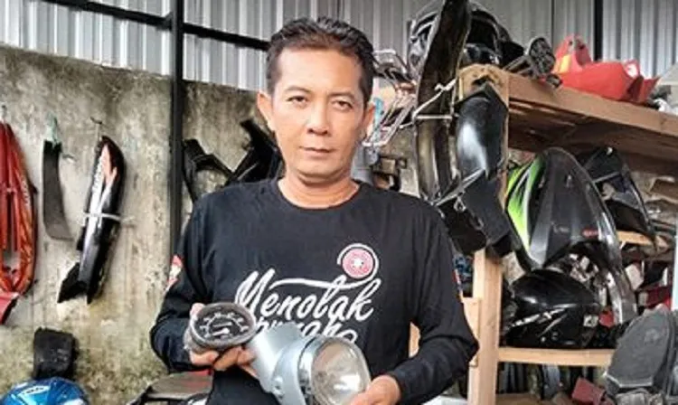 Dari Hobi, Kini Sukses Berbisnis Spare Part Motor Klasik