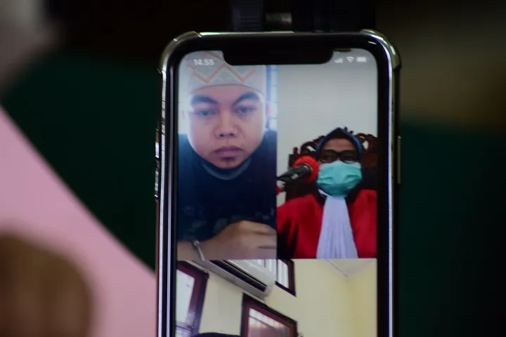 Curi HP Teman Kos, Slamet Diadili