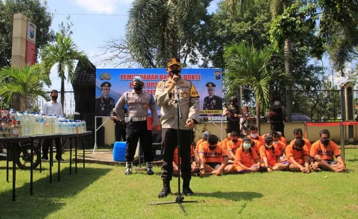 Pasangan Selingkuh Pakai Sabu sebelum Berhubungan