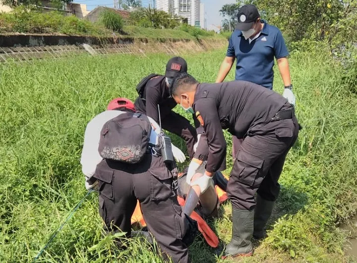 Mayat Mengambang di Sungai Gegerkan Warga