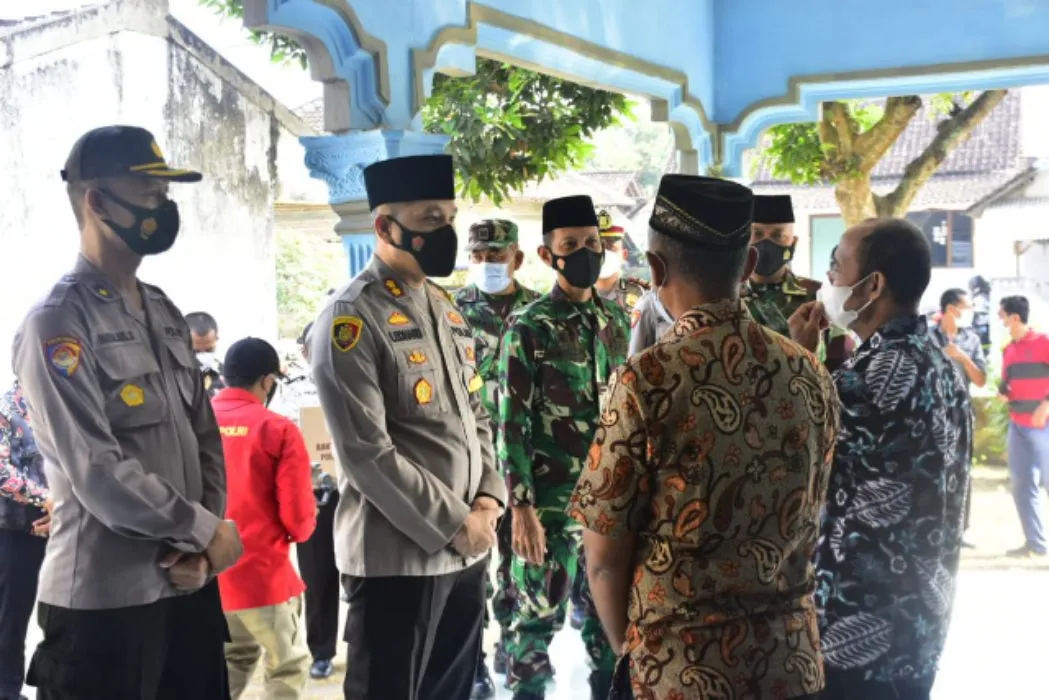 Kapolres Blitar Silaturahmi ke Keluarga Besar Alm. Lettu. Adi Sonata