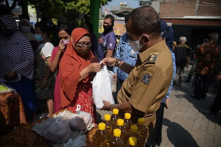 Stabilkan Harga Sembako, Cak Ji Tinjau Operasi Pasar