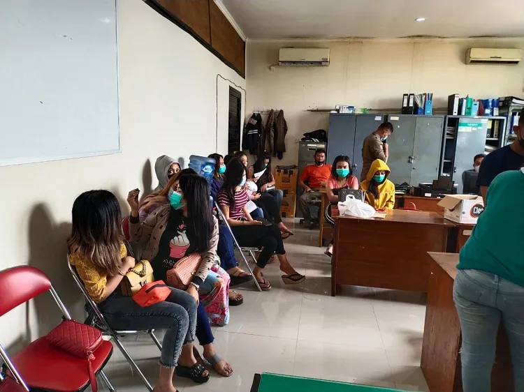 Satpol PP Grebek Cafe Kembangjati dan Amankan Belasan Purel