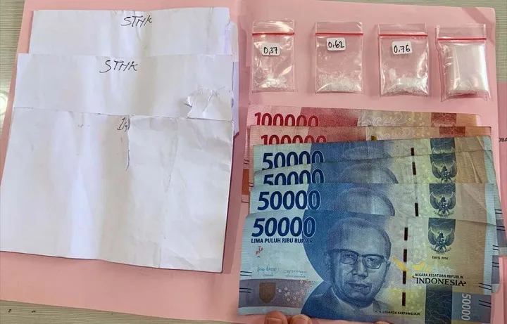 Edarkan Sabu dalam Amplop Putih Bertuliskan STNK