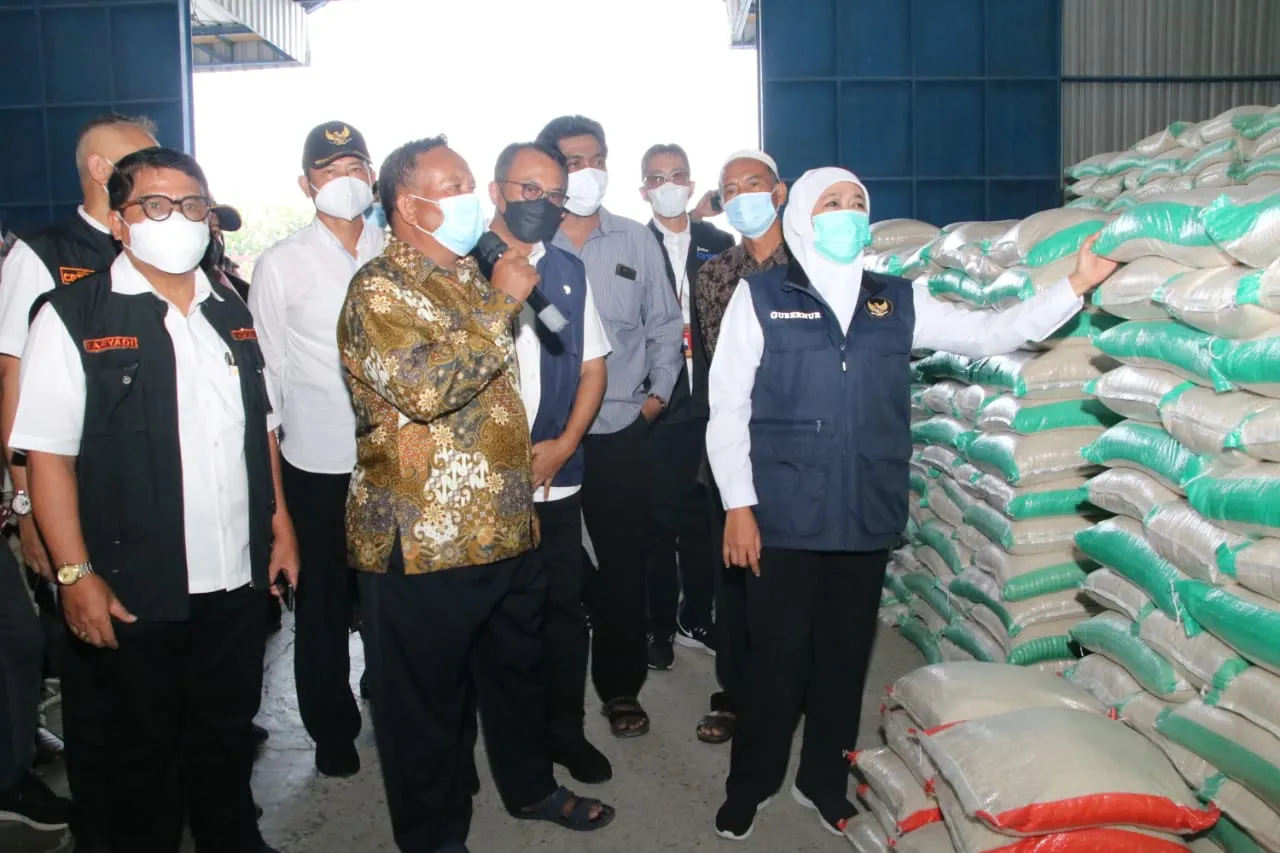 Pastikan Aman, Gubernur Cek Ketersediaan Sembako di Lamongan