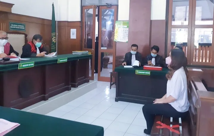 Curhat di Medsos, Stella Malah jadi Terdakwa UU ITE