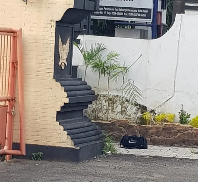 Gempar, Tas Hitam Mencurigakan Ditemukan di Gedung DPRD Kediri