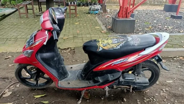 Capek Dorong Motor Curian, Maling Motor Istirahat di Warung Korban