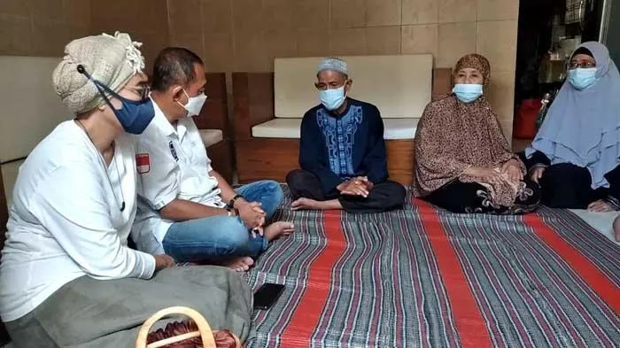 Wawali Cak Ji Kunjungi Rumah Keluarga Korban KRI Nanggala 402