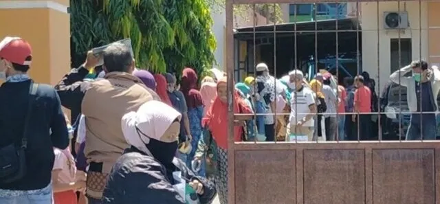 Kantor Dinas Koperasi Sidoarjo Dipenuhi Pemohon BLT UKM