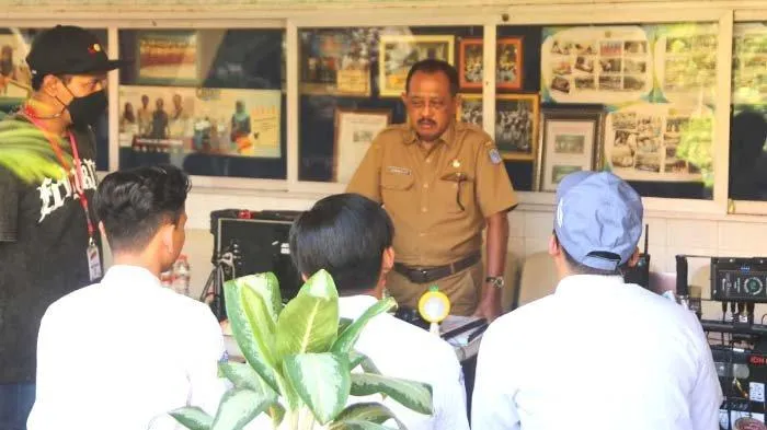Wawali Cak Ji Jajal Dunia Peran Jadi Kepala Sekolah