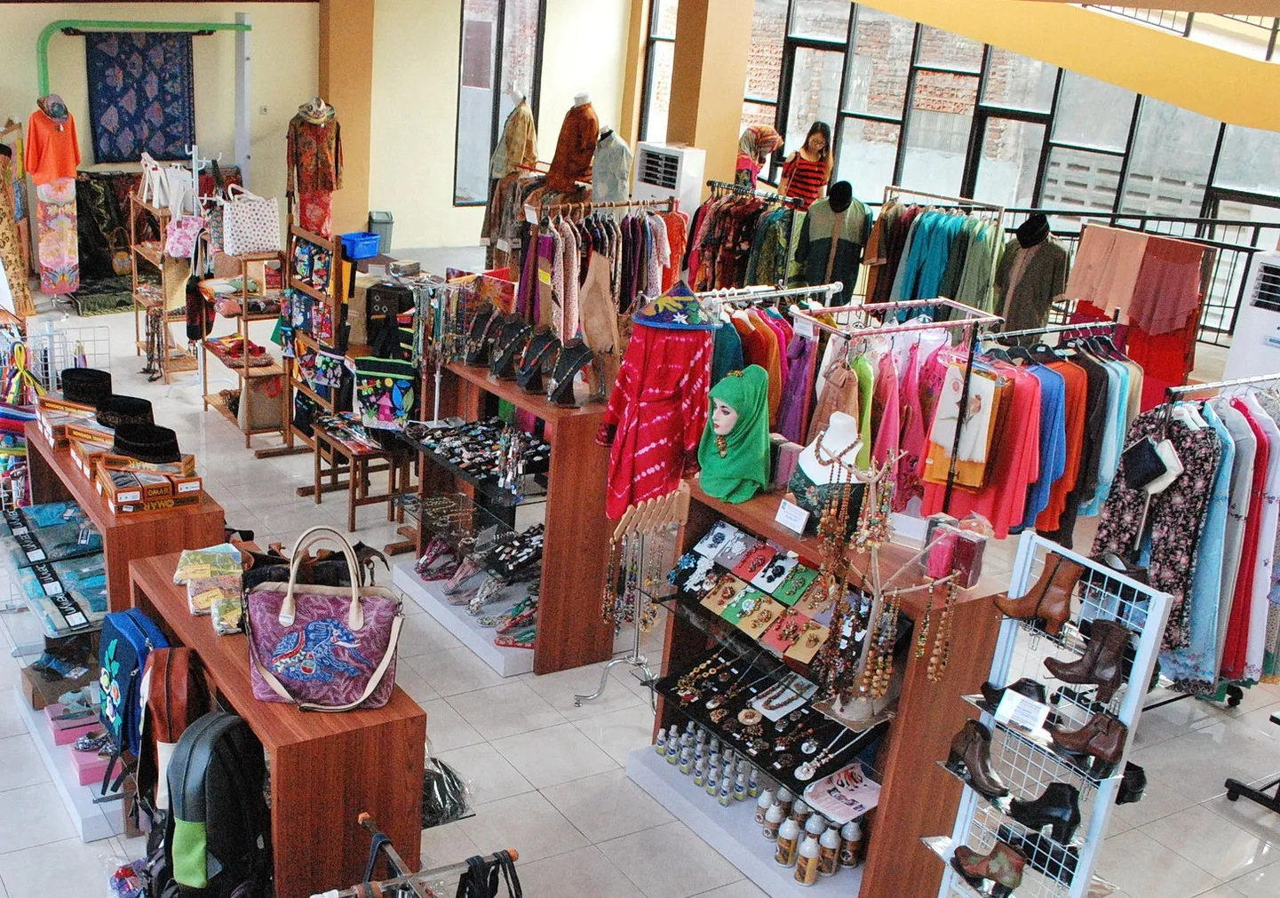 Pemkot Surabaya Wajibkan ASN Pakai Produk UMKM