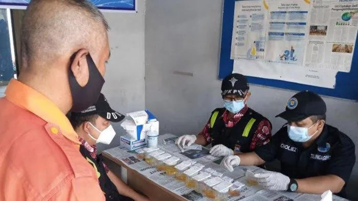 Sopir dan Awak Bus di Terminal Tulungagung Jalani Tes Urine