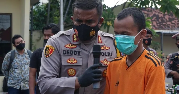 Terlilit Hutang, Suami Jual Istri untuk Threesome