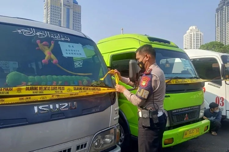 Nekat Mudik, 4 Travel Ilegal Diamankan Polisi