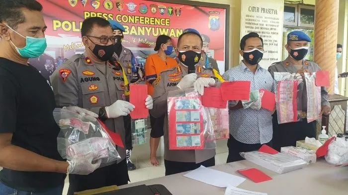 Emak-emak Pencetak dan Pengedar Upal di Banyuwangi Ditangkap