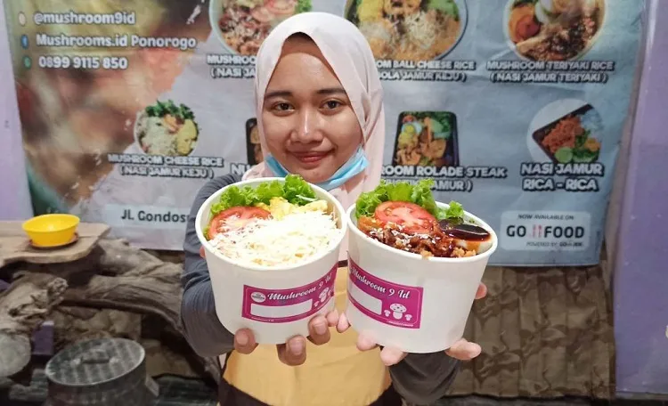 Mahasiswa yang Eksis Tekuni Bisnis Kuliner Rice Bowl