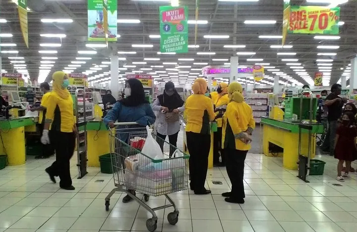 Karyawan Kasak-kusuk, Barang Didiskon Hingga 70 Persen