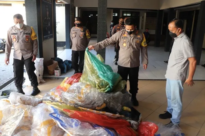 Puluhan Balon Udara dan Ribuan Petasan Disita selama Lebaran