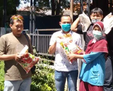 Kolaborasi dengan Baznas, KWG Bagi Zakat kepada Warga Kurang Beruntung