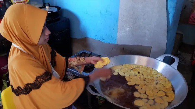 Dari Modal Rp100 Ribu, Kini Eksis Berbisnis Keripik Pisang Khas Palu