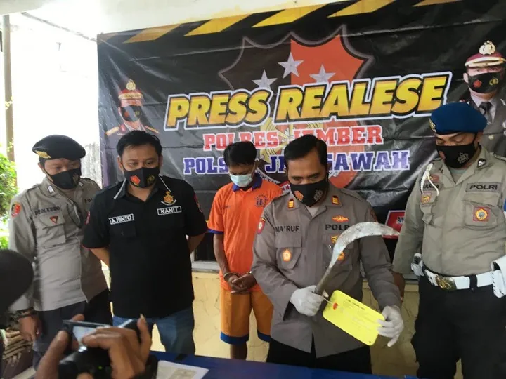 Cemburu, Suami Tega Aniaya Istri Menggunakan Sajam