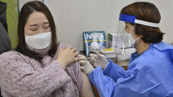 Lansia Korsel Vaksin Sekali, Bebas Masker