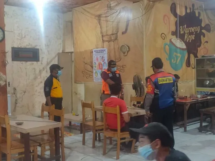 Pemkot Gelar Swab Hunter Serentak di 31 Kecamatan se-Surabaya