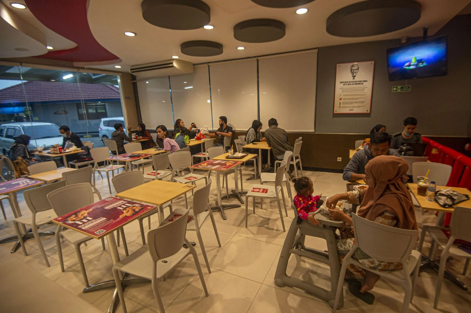 Jam Operasional Tempat Usaha di Surabaya Kembali Dibatasi