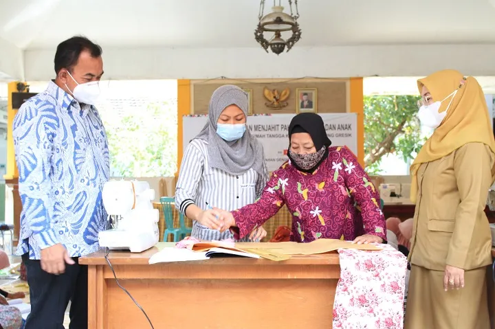 SIG Beri Pelatihan Menjahit Bagi Ibu Rumah Tangga