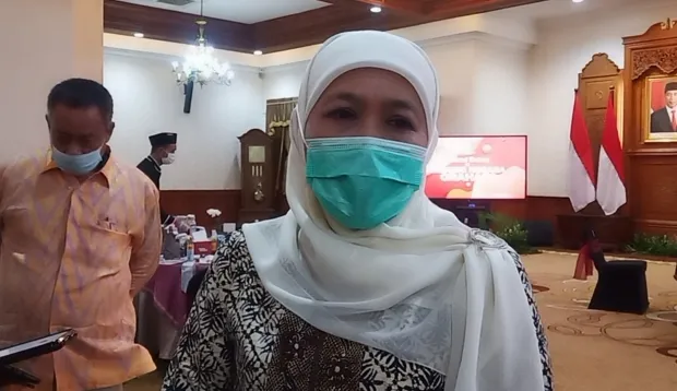 Gubernur Khofifah Minta Vaksinasi Guru Dipercepat
