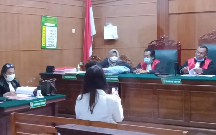 Sediakan Layanan Esek-Esek, M. Farhan Diadili