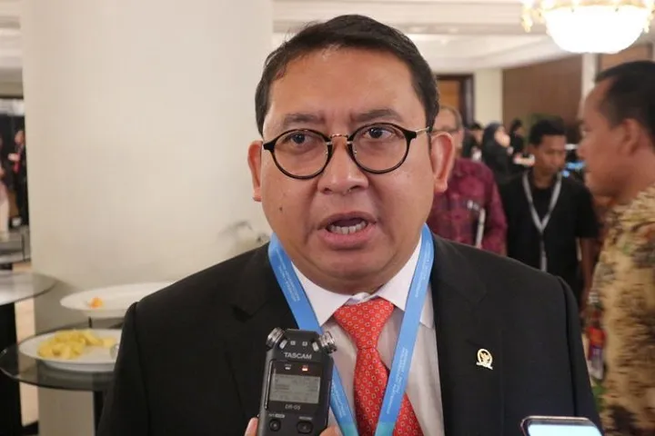 Jokowi Digambar Berhidung Panjang