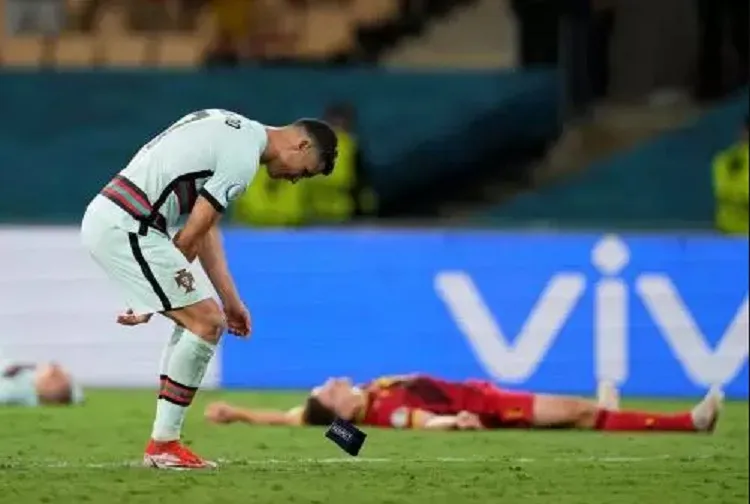 Telan Kekalahan Atas Belgia, CR7 Banting Ban Kapten
