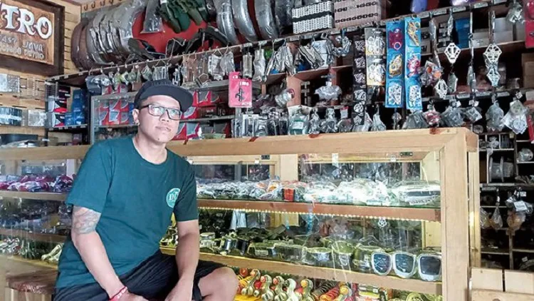 Dari Hobi, Kini Sukses Rintis Onderdil Motor Klasik