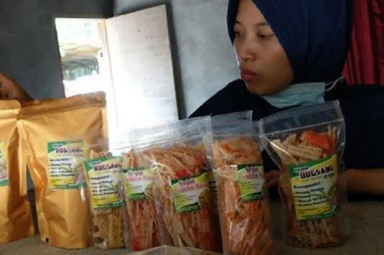 Raup Omzet Jutaan Berbisnis Keripik dari Batang Pisang