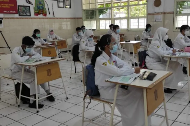 PTM di Surabaya Terancam Ditunda