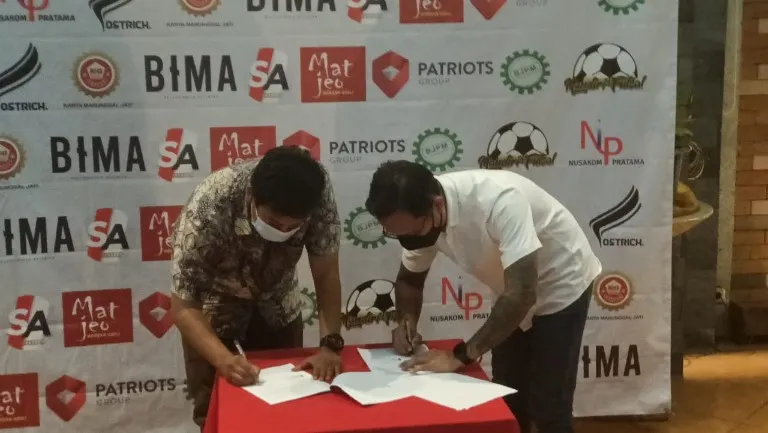 AC Majapahit Gandeng Ostrich sebagai Apparel Partner