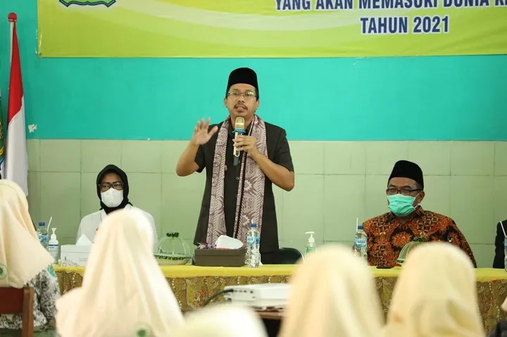 Bupati Gus Muhdlor Carikan Pekerjaan Ribuan Lulusan SMK di Sidoarjo
