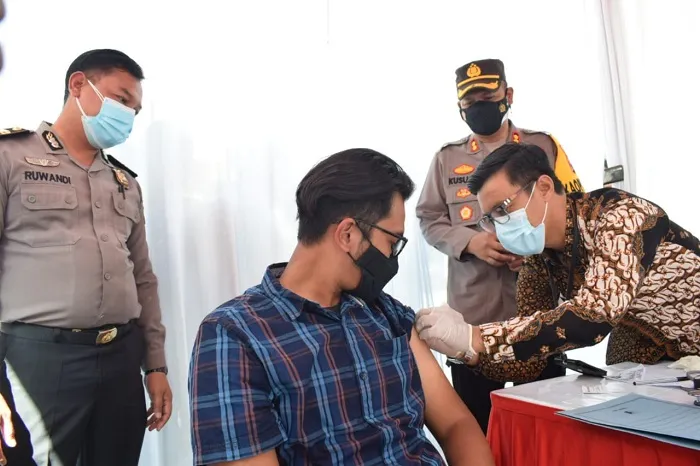 Mall Mini Pelayanan Polresta Sidoarjo Beri Vaksin Gratis